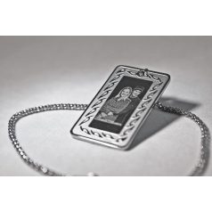   Gravírozott Nemesacél Medál: Hosszú ezüst keretes: 45*27 mm